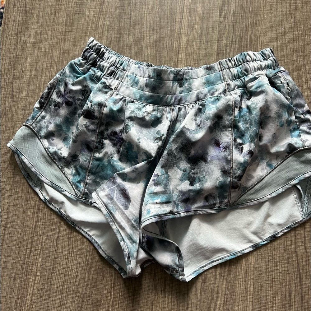 Lululemon hotty hot 2.5”
